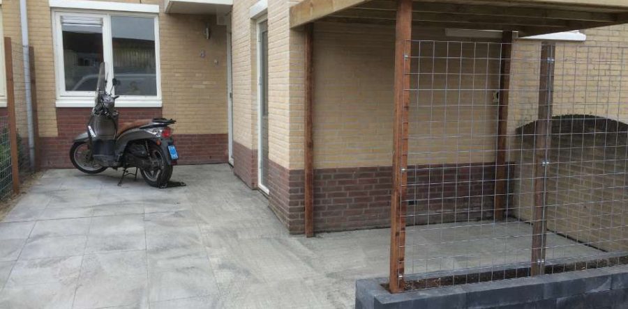 Sierbestrating en bloembakken